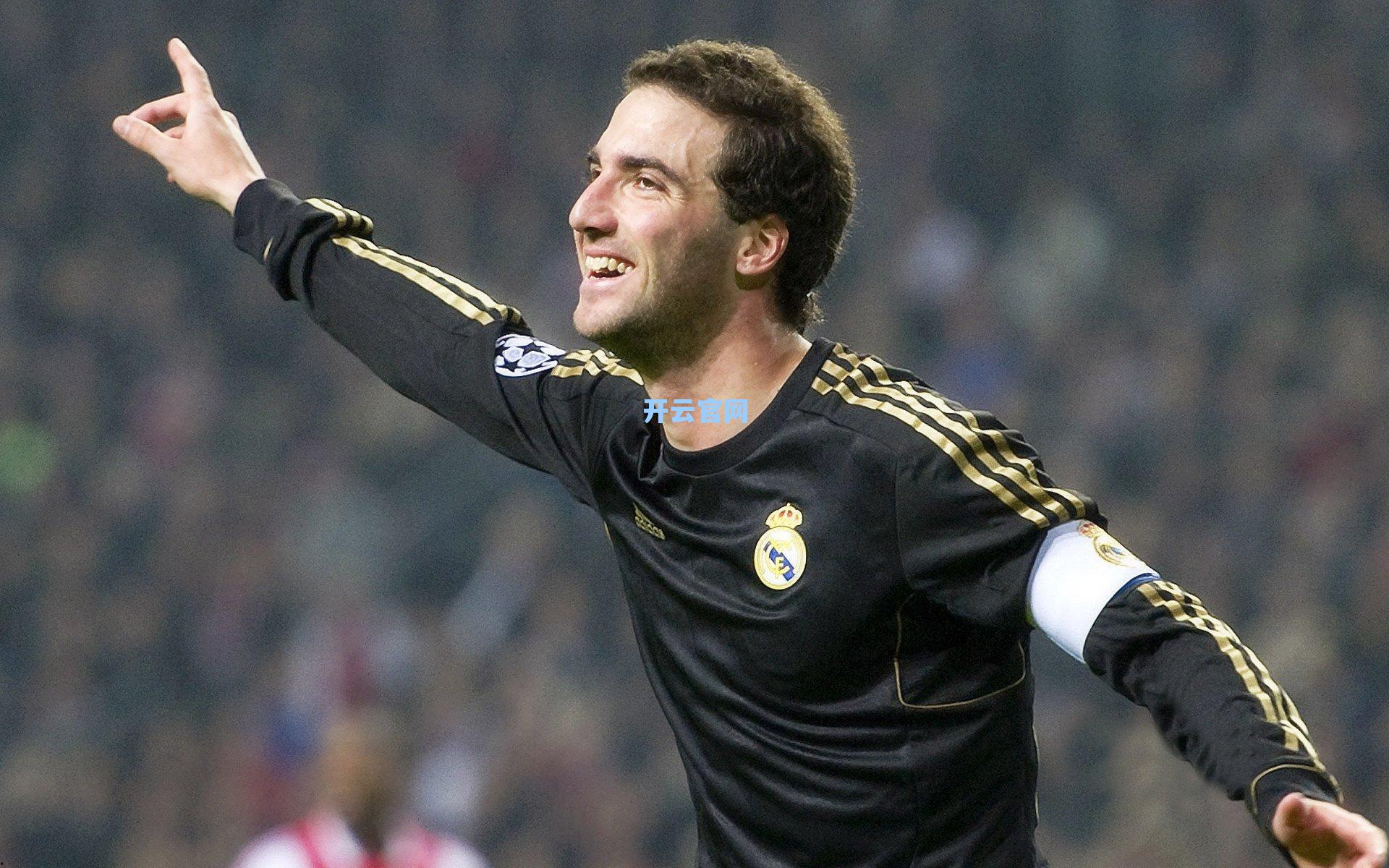 巴萨主席坦言，买莱万争欧冠？先卖身筹资是现实之路