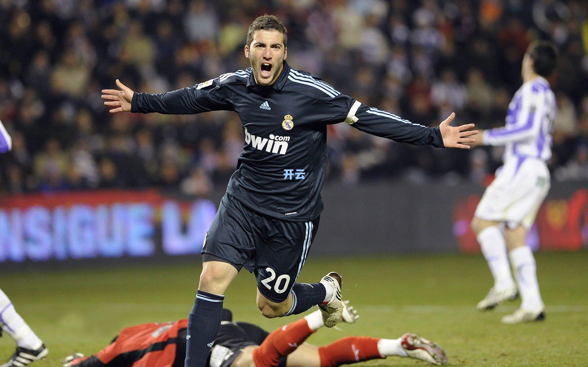 蓄势待发!红魔众将身披中国结系列战袍震撼亮相,文化交融点燃绿茵激情